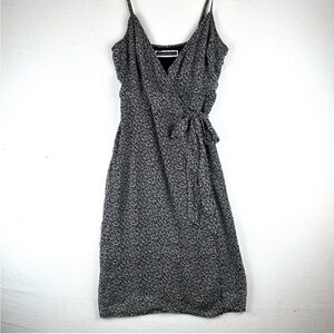 Sleeveless Gray Mini Wrap Dress with Tie